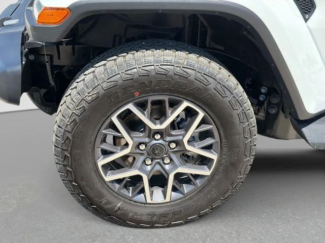 New 2026 Bright White Clear-Coat Exterior Paint Jeep Sahara image 11