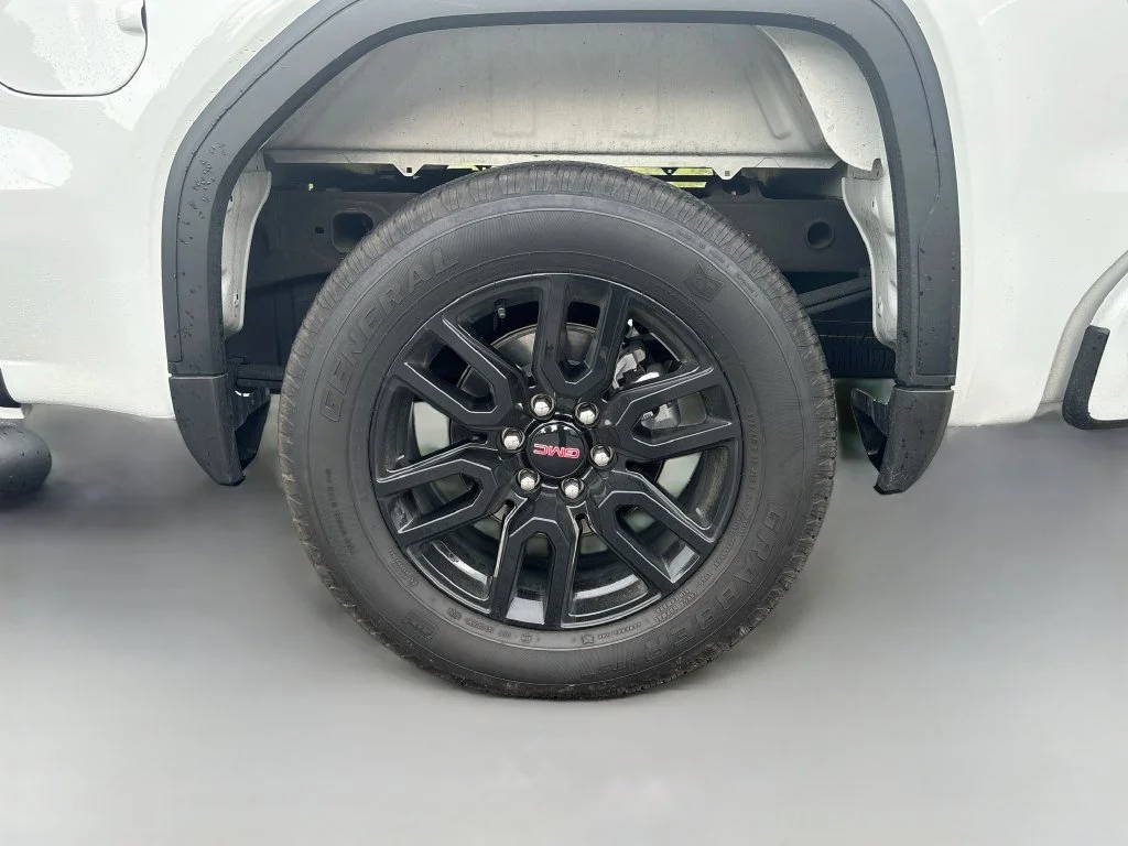 Used 2025 Summit White GMC Elevation image 12