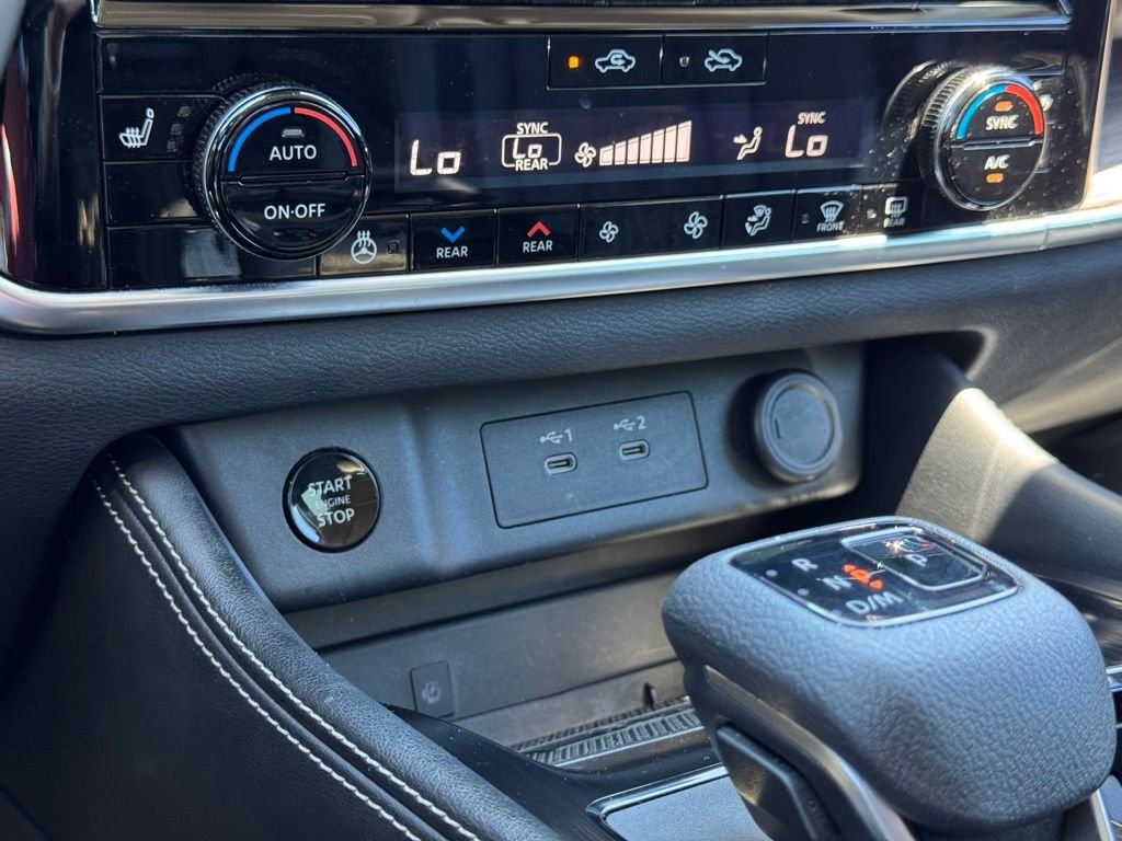 Used 2024 Gold Nissan Platinum image 33
