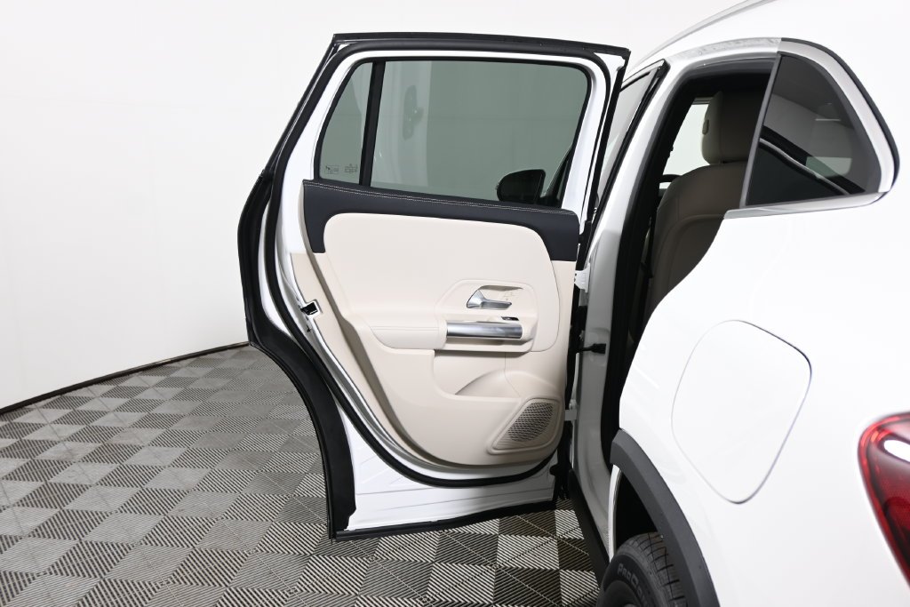 Used 2026 Polar White Mercedes-Benz GLA 250 image 29