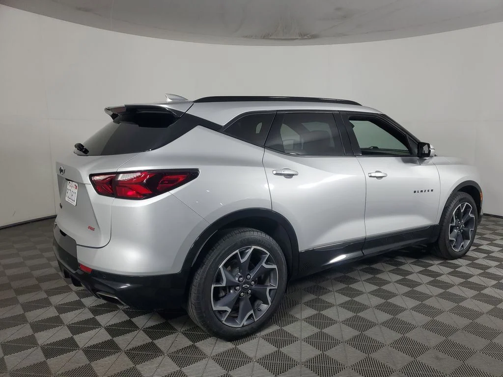 Used 2021 Silver Chevrolet RS image 4