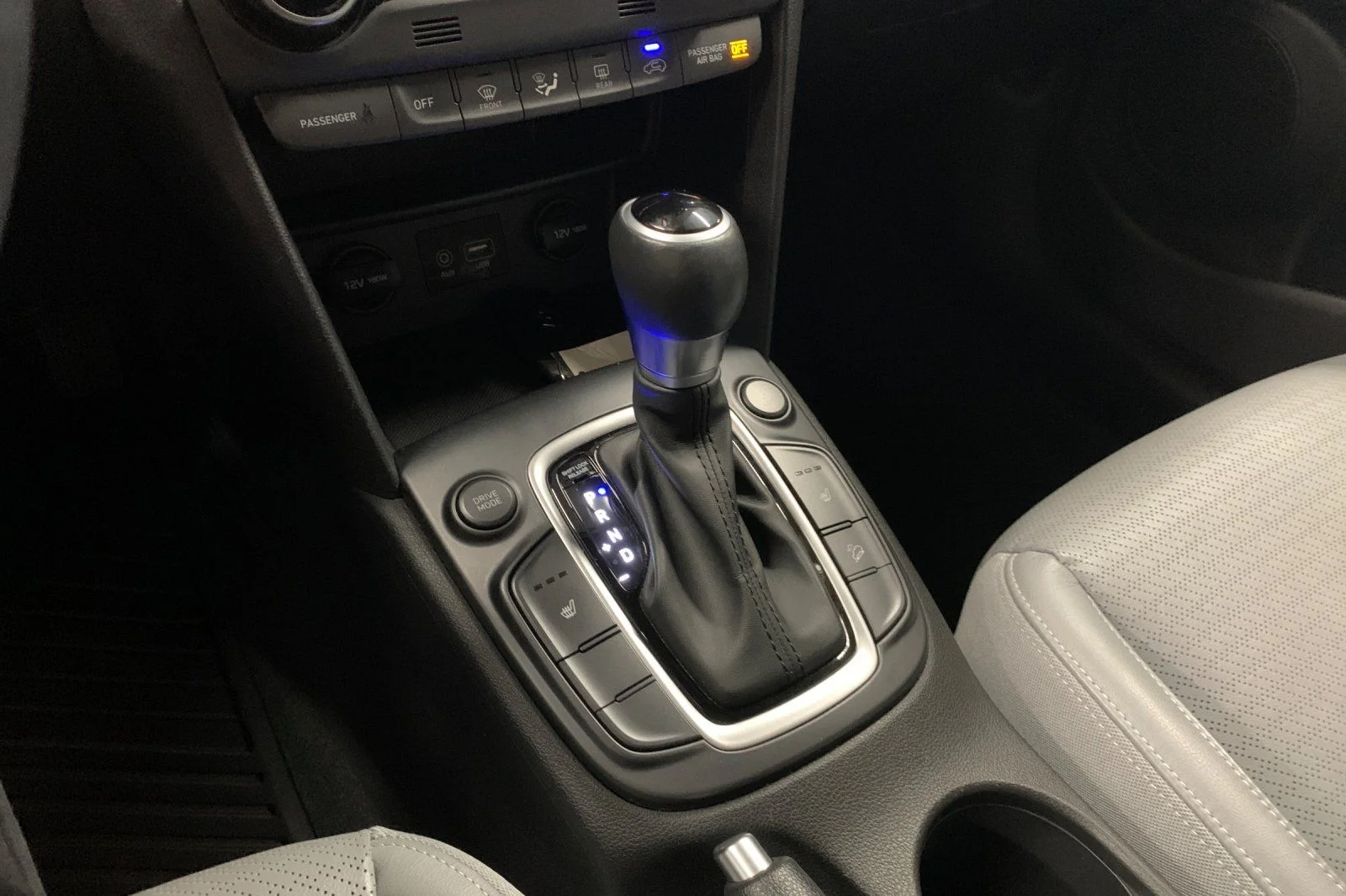 Used 2018 White Hyundai Limited image 24