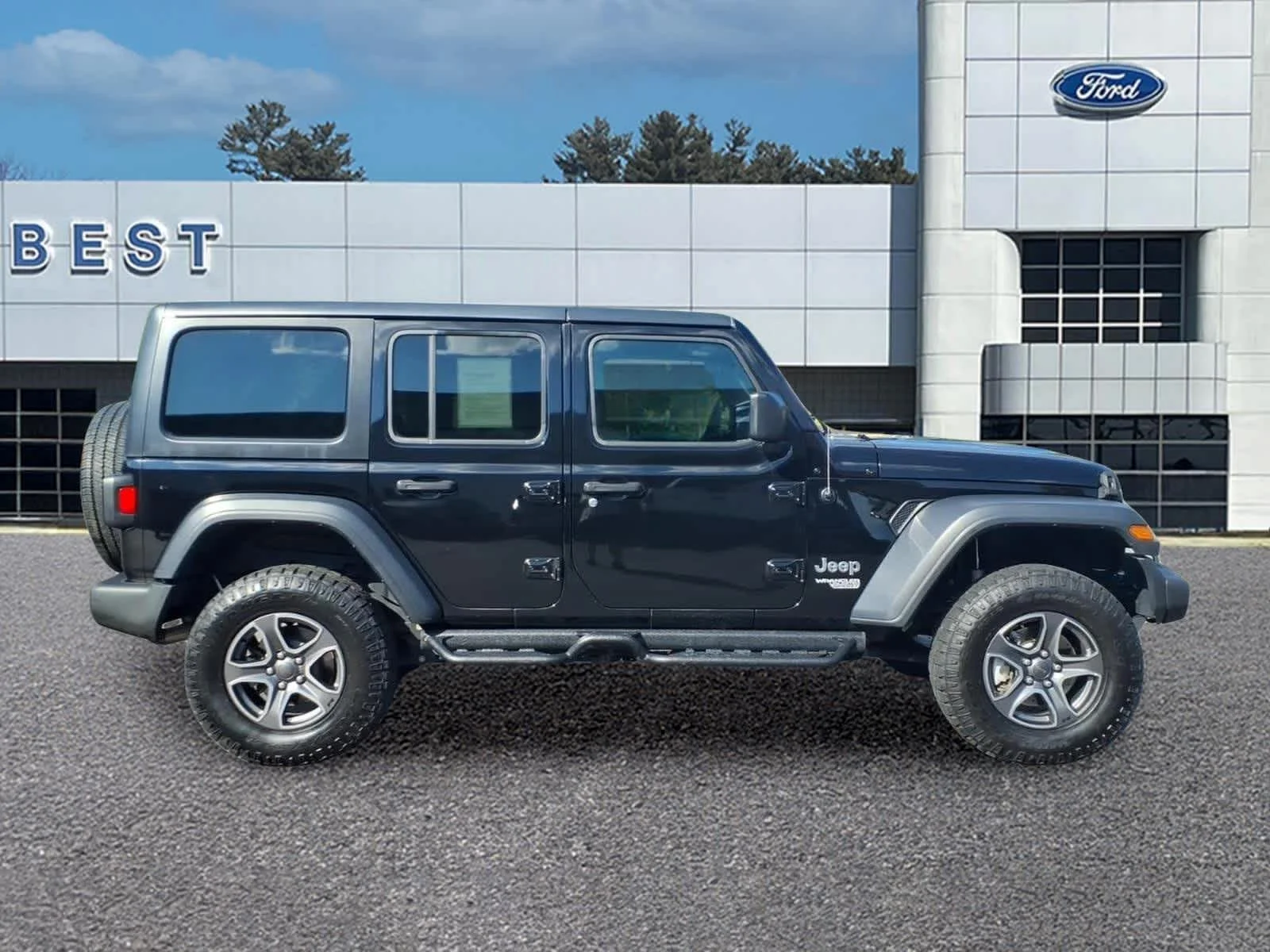 Used 2018 Black Clearcoat Jeep Sport S image 8