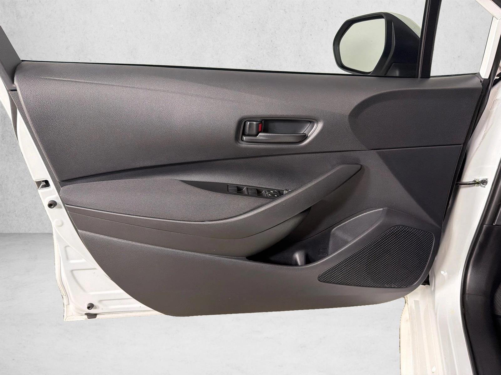 Used 2025 Ice Cap Toyota LE image 10