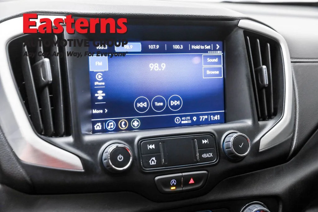 Used 2024 White GMC SLT image 19