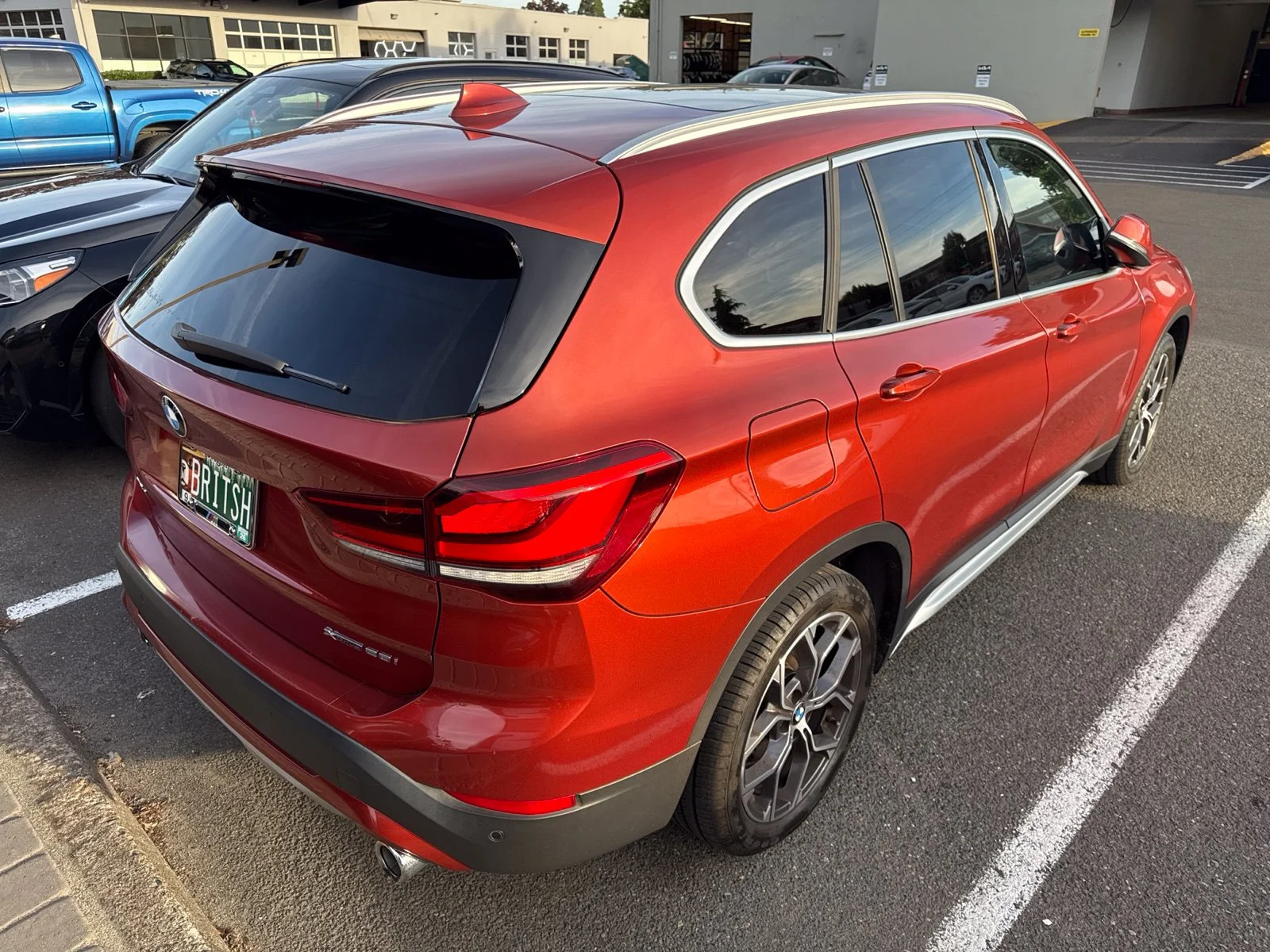 Used 2020 Orange BMW xDrive28i image 3