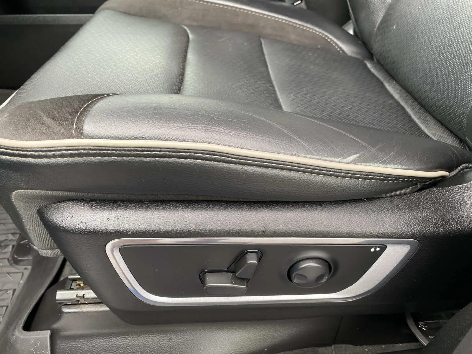 Used 2022 Hydro Blue Pearlcoat Ram Laramie image 24