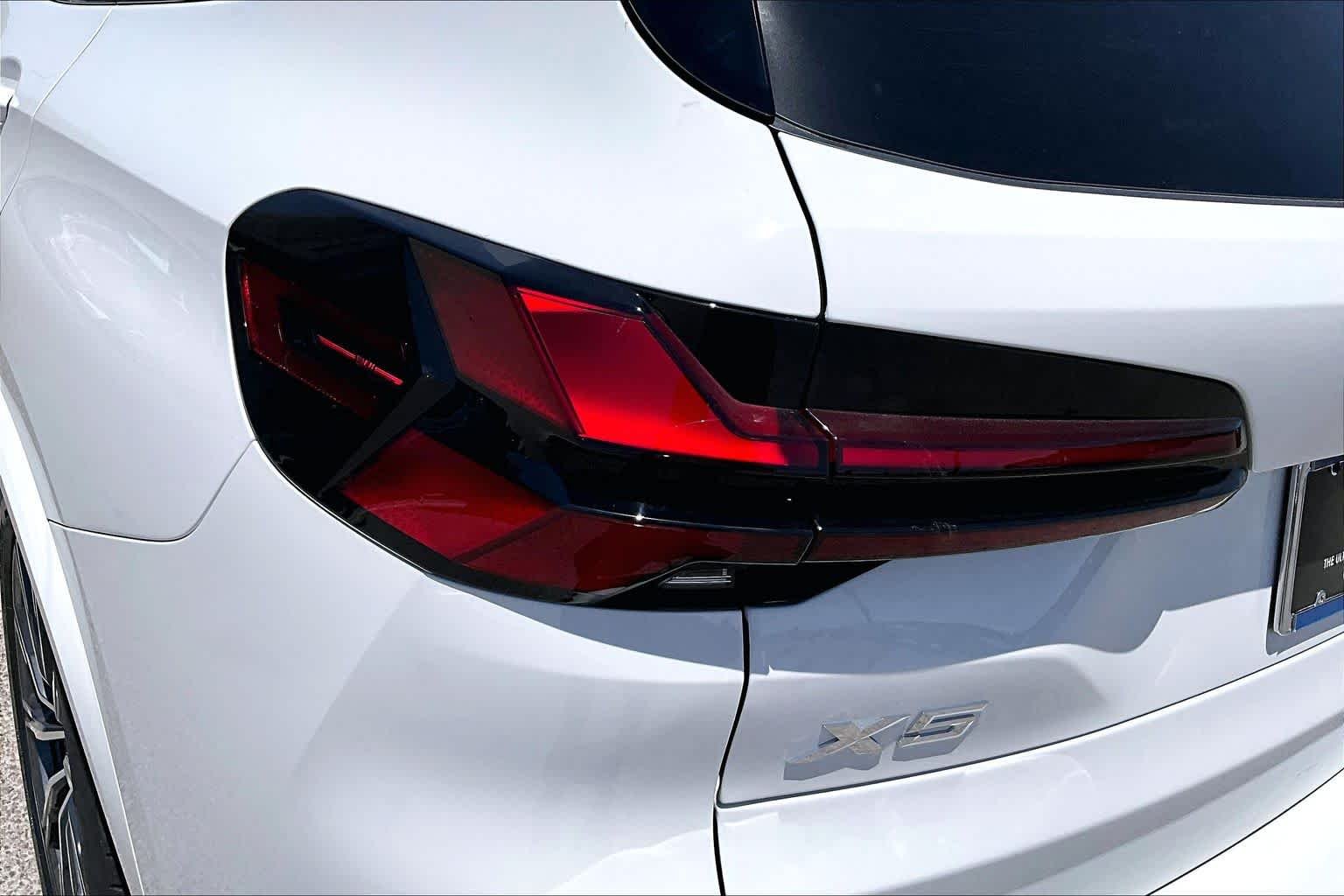 New 2026 Alpine White BMW sDrive40i image 14