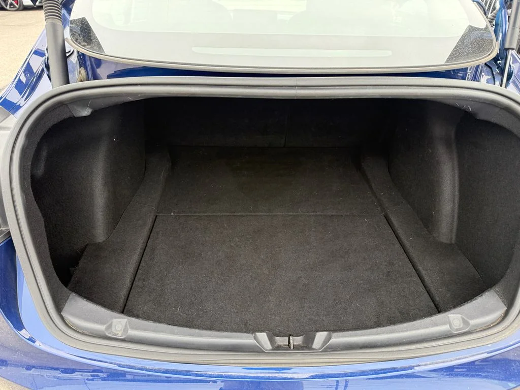 Used 2022  Tesla Base image 17