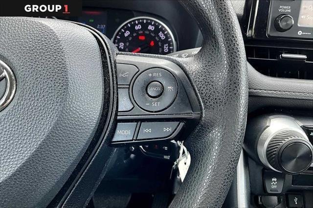 2022 Toyota RAV4 LE - Photo 25