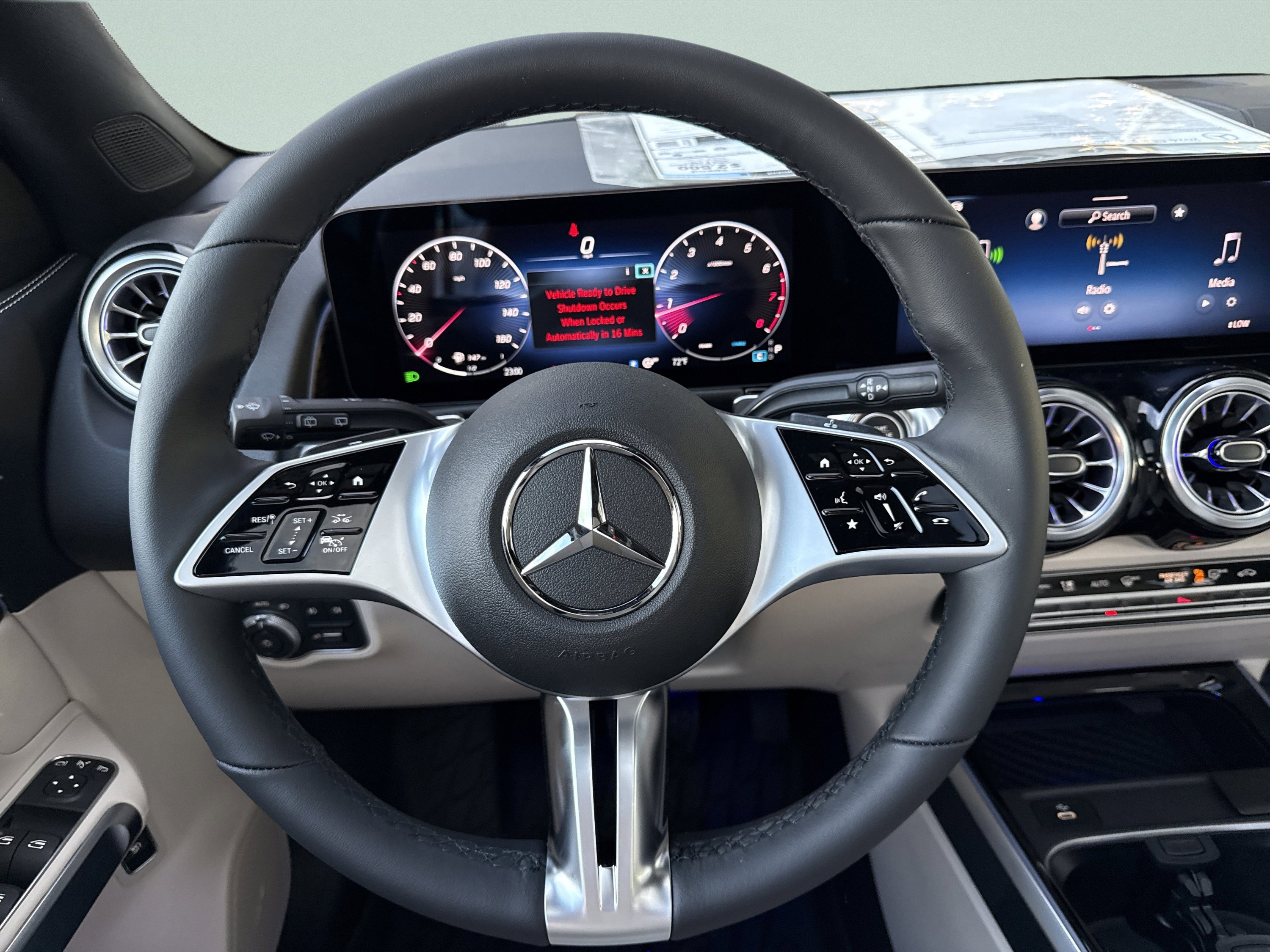 New 2026 Polar White Mercedes-Benz GLB 250 image 35