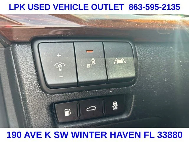 Used 2017 White Kia Technology image 19