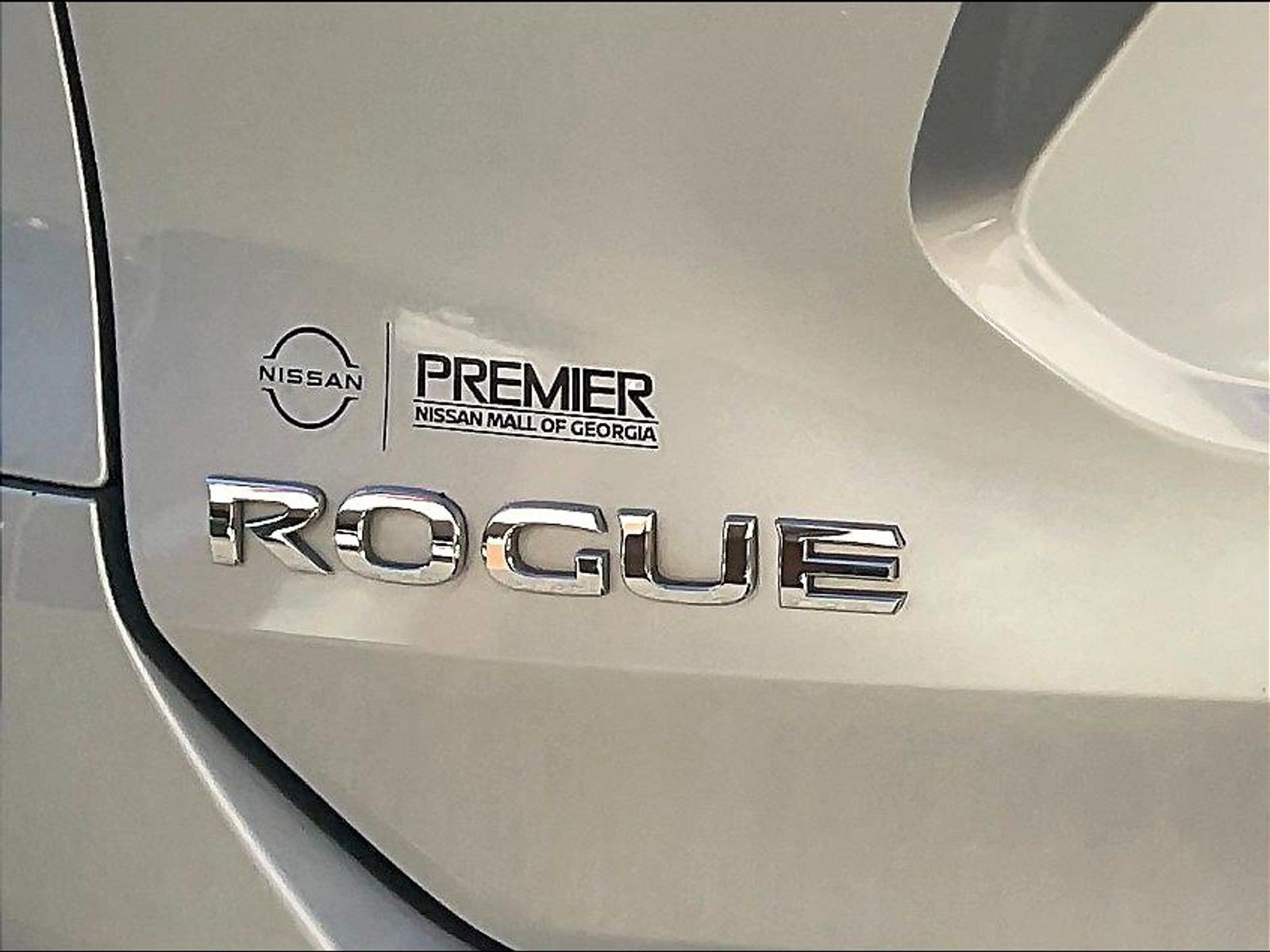 Used 2015 Silver Nissan S image 25