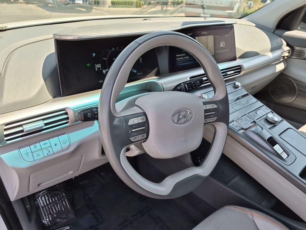 Used 2021 White Hyundai Blue image 14
