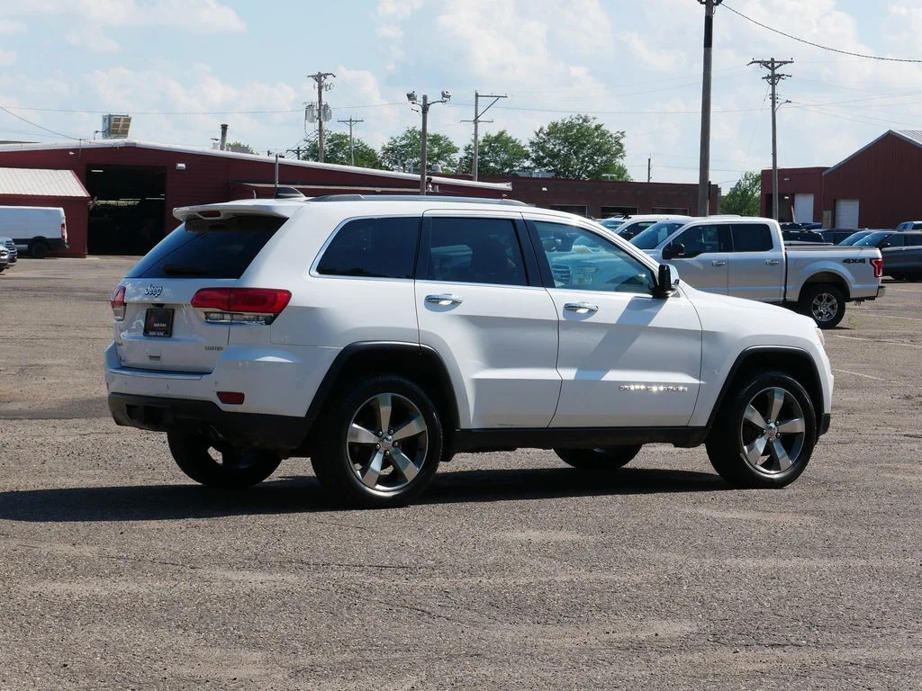 Used 2015 White Jeep Limited image 3