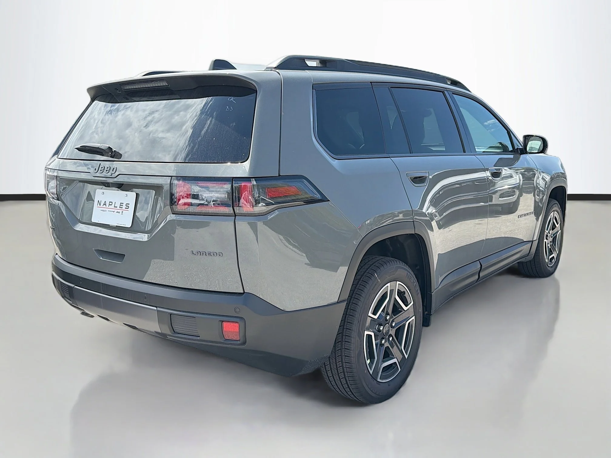 New 2026 Sting-Gray Clear-Coat Exterior Paint Jeep Laredo image 4