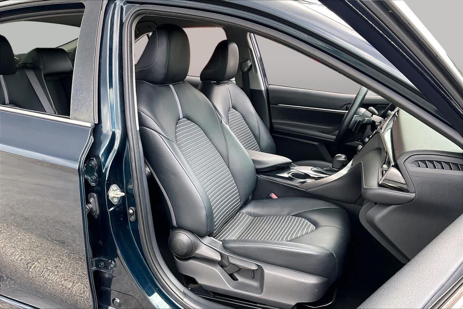Used 2020 Galactic Aqua Mica Toyota SE image 9