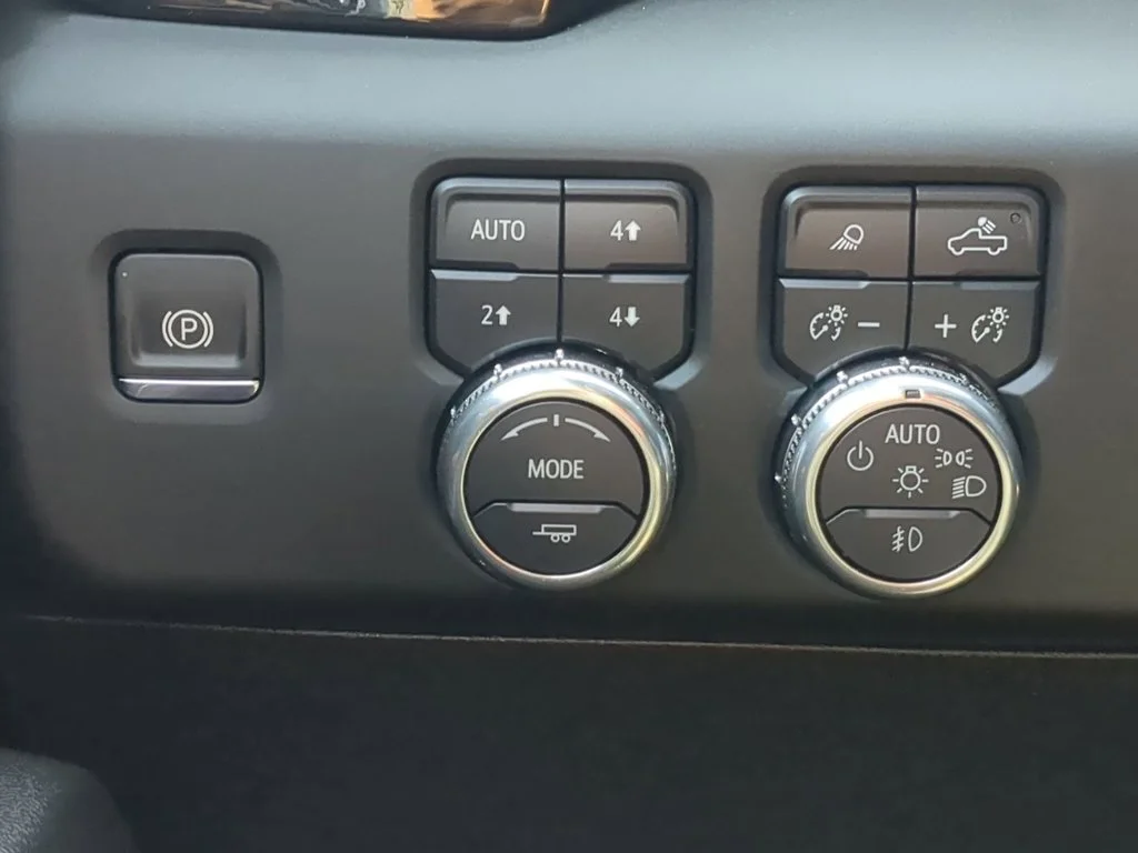 Used 2025 Sterling Metallic GMC AT4 image 22
