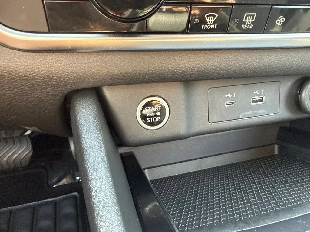 Used 2023  Nissan SV image 21