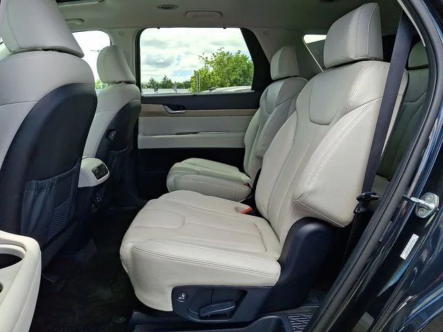 Used 2022 White Hyundai SEL image 11