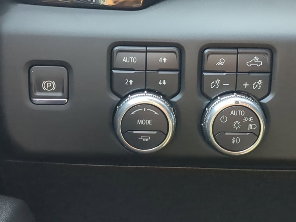 Used 2025 Sterling Metallic GMC AT4 image 22