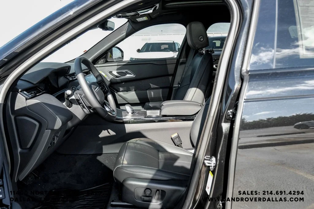 New 2026 Santorini Black Metallic Land Rover S image 30