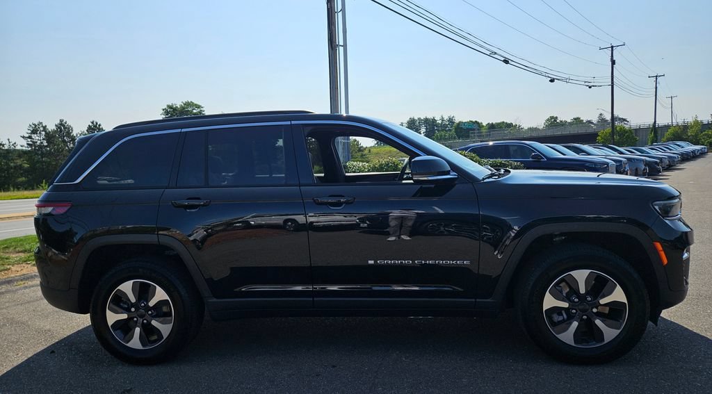 Used 2024 Black Jeep  image 8