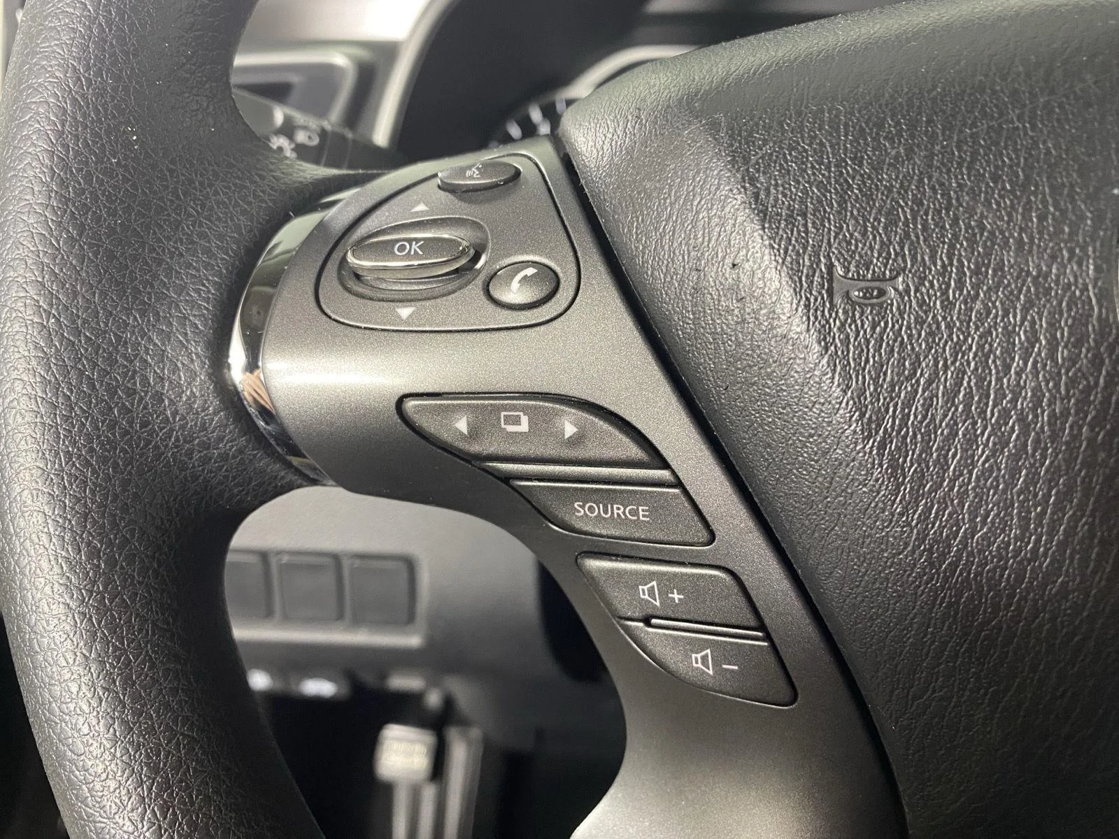 Used 2019 Magnetic Black Pearl Nissan S image 14