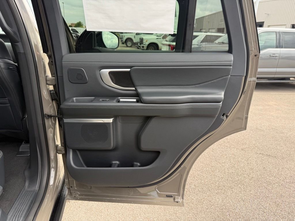 New 2027 Marsh Gray Ford Platinum image 21
