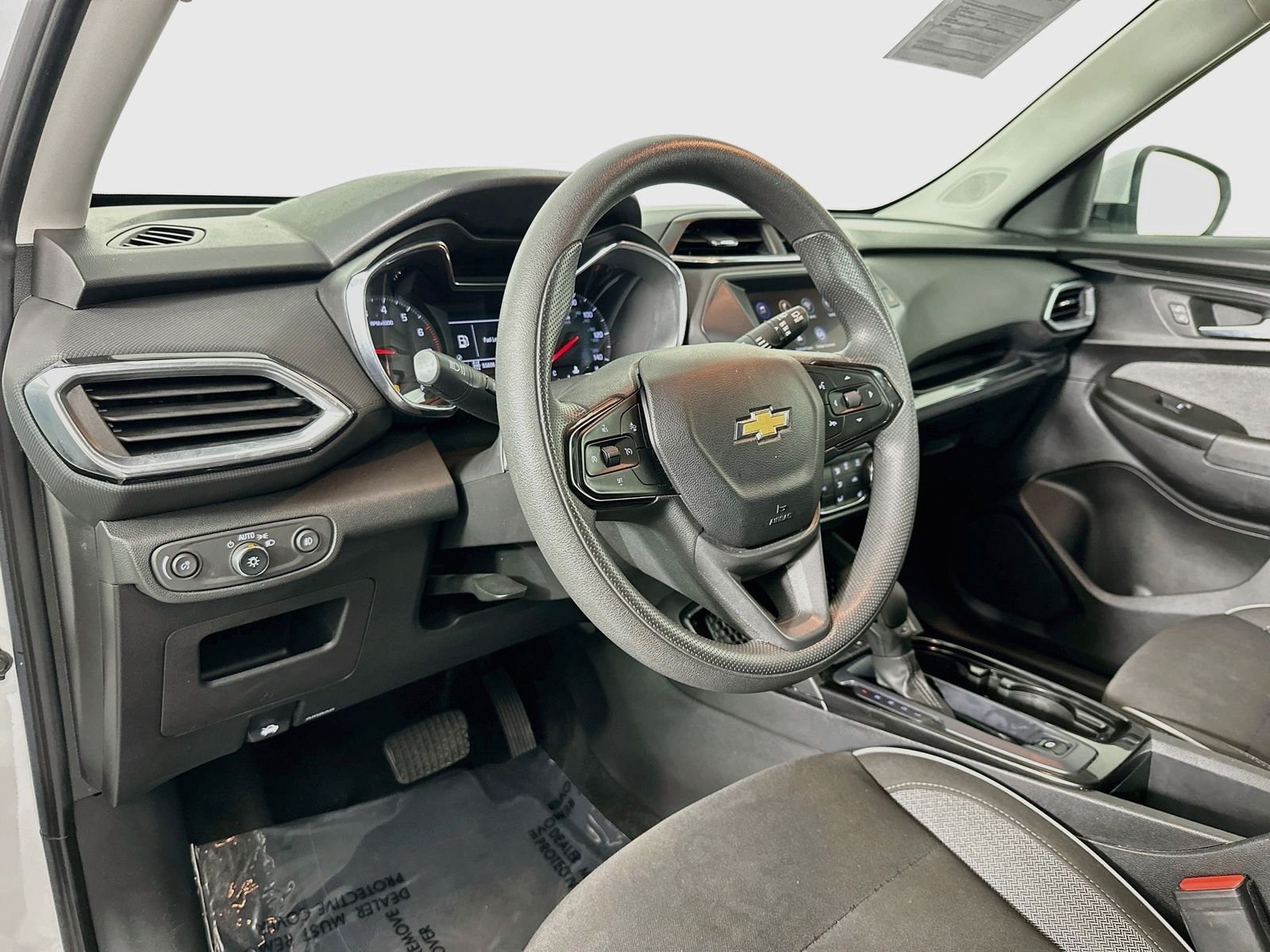 Used 2023 Summit White Chevrolet LT image 10