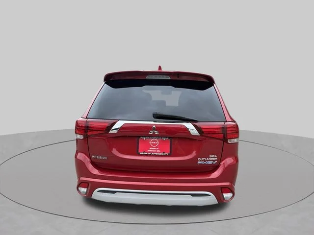 Used 2019 Red Mitsubishi SEL image 4