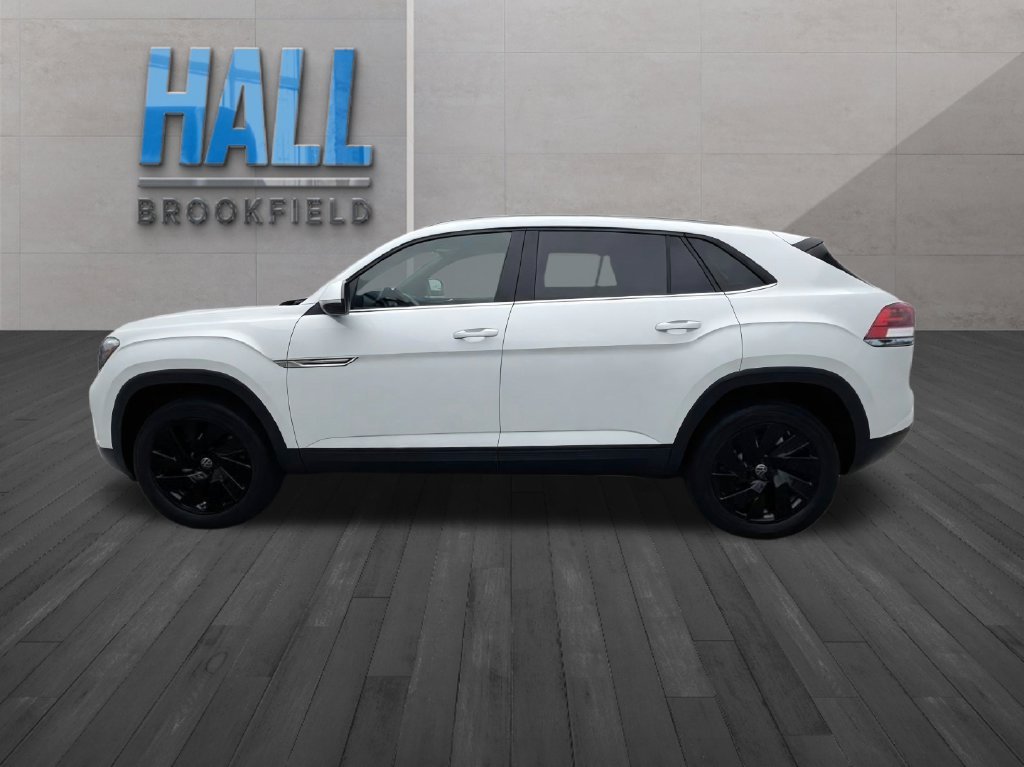 New 2026 White/off-white Volkswagen SE w/Technology image 2