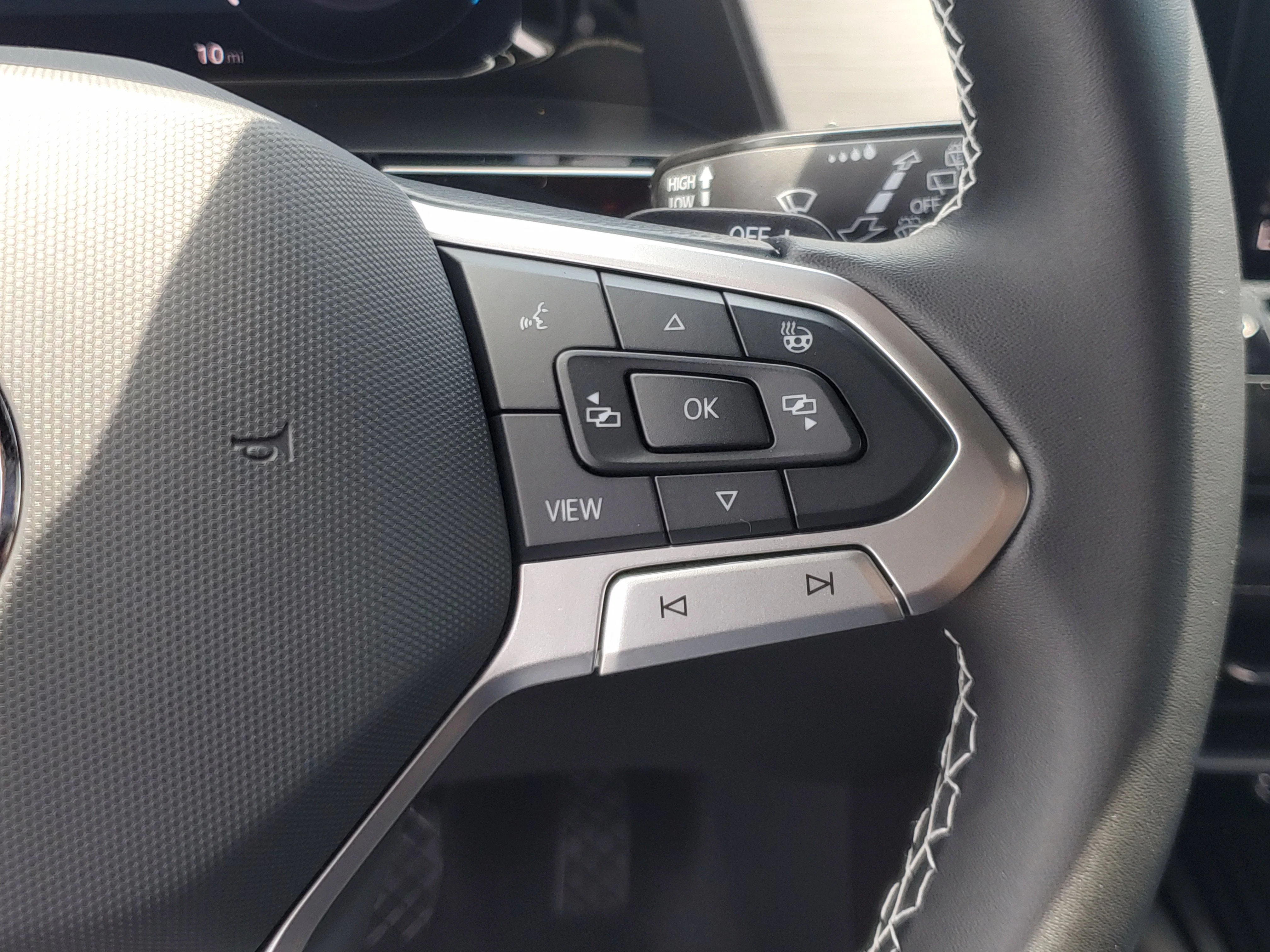 New 2026 Black Volkswagen 2.0T SE w/Technology image 25