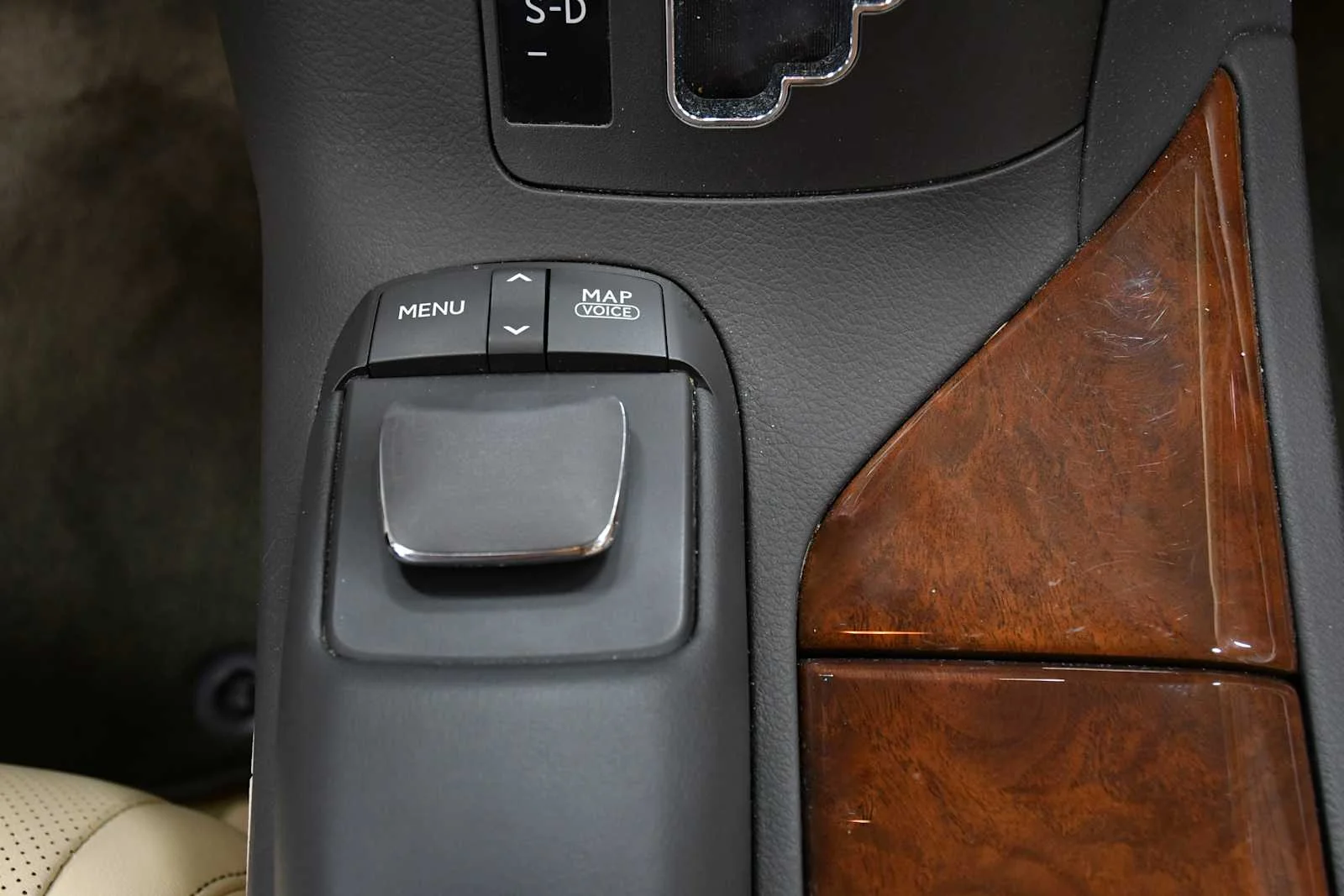 Used 2014 Claret Mica Lexus  image 21