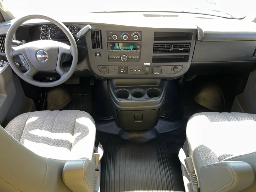 New 2025 Summit White GMC 1WT image 30