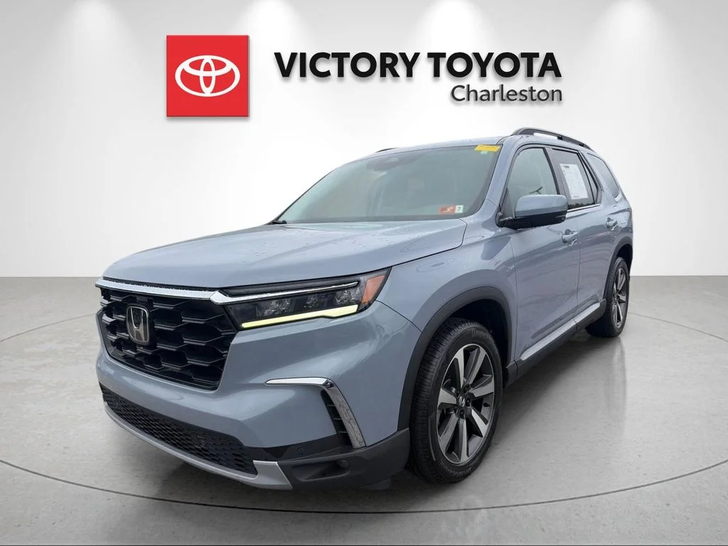 Used 2023  Honda Touring image 1