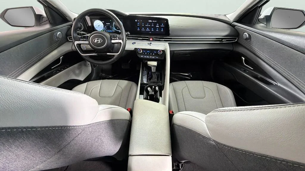 Used 2022 White Hyundai Limited image 33