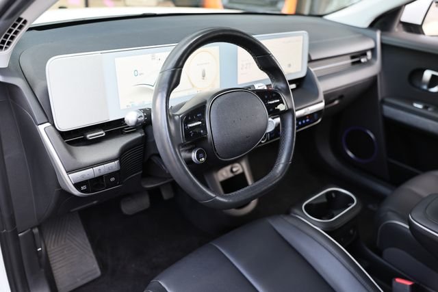 Used 2023 Atlas White Hyundai SEL image 18