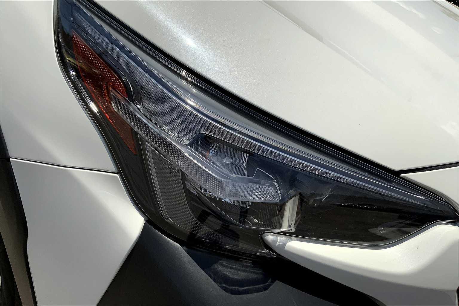 Used 2023 Crystal White Pearl Subaru Touring image 27