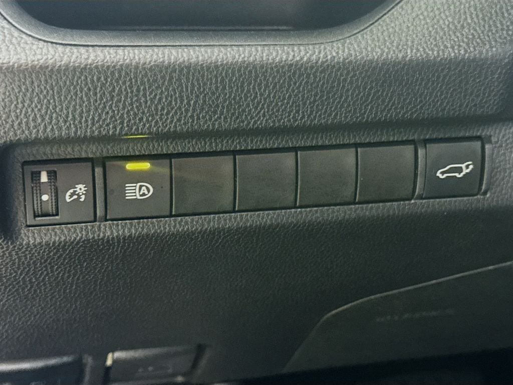 Used 2024 Silver Sky Metallic Toyota XLE Premium image 10