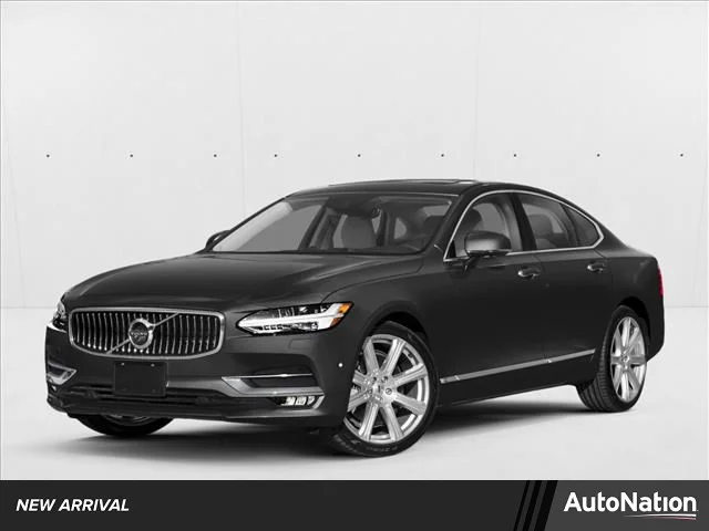 Used 2018 Black Volvo Momentum image 1