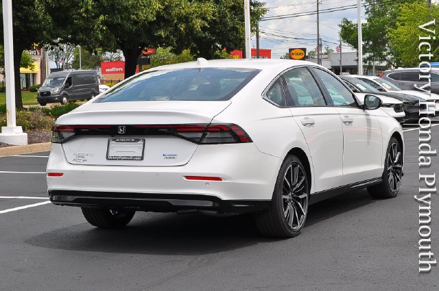 New 2026 Platinum White Pearl Honda Touring image 3