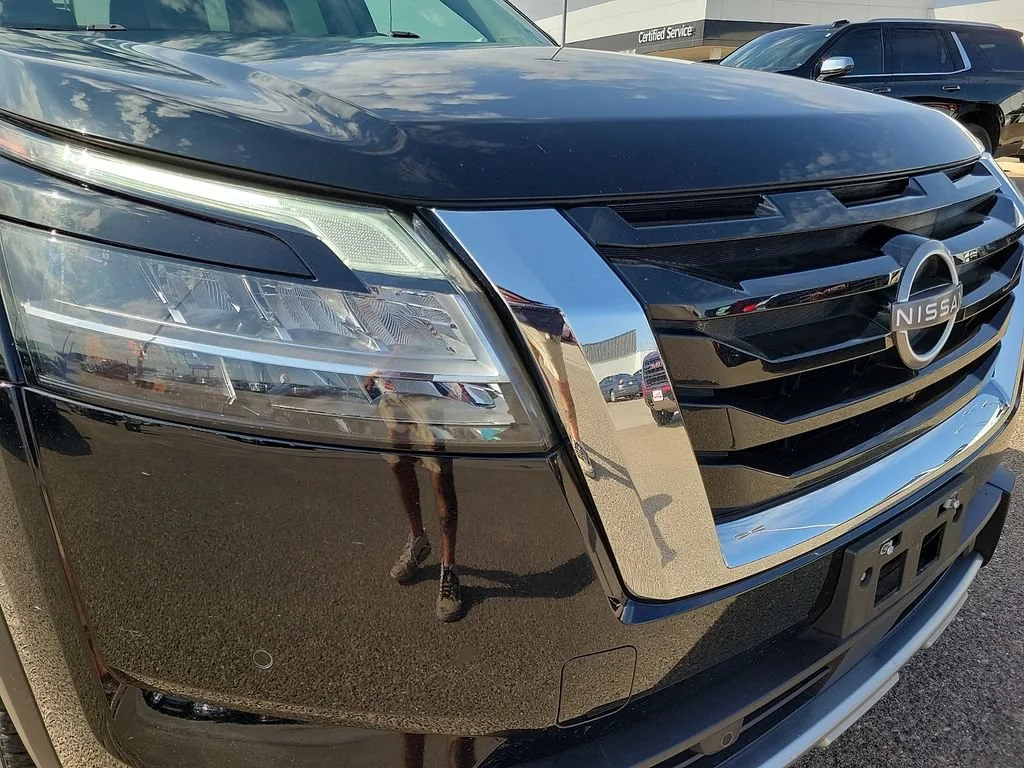 Used 2022  Nissan SL image 13
