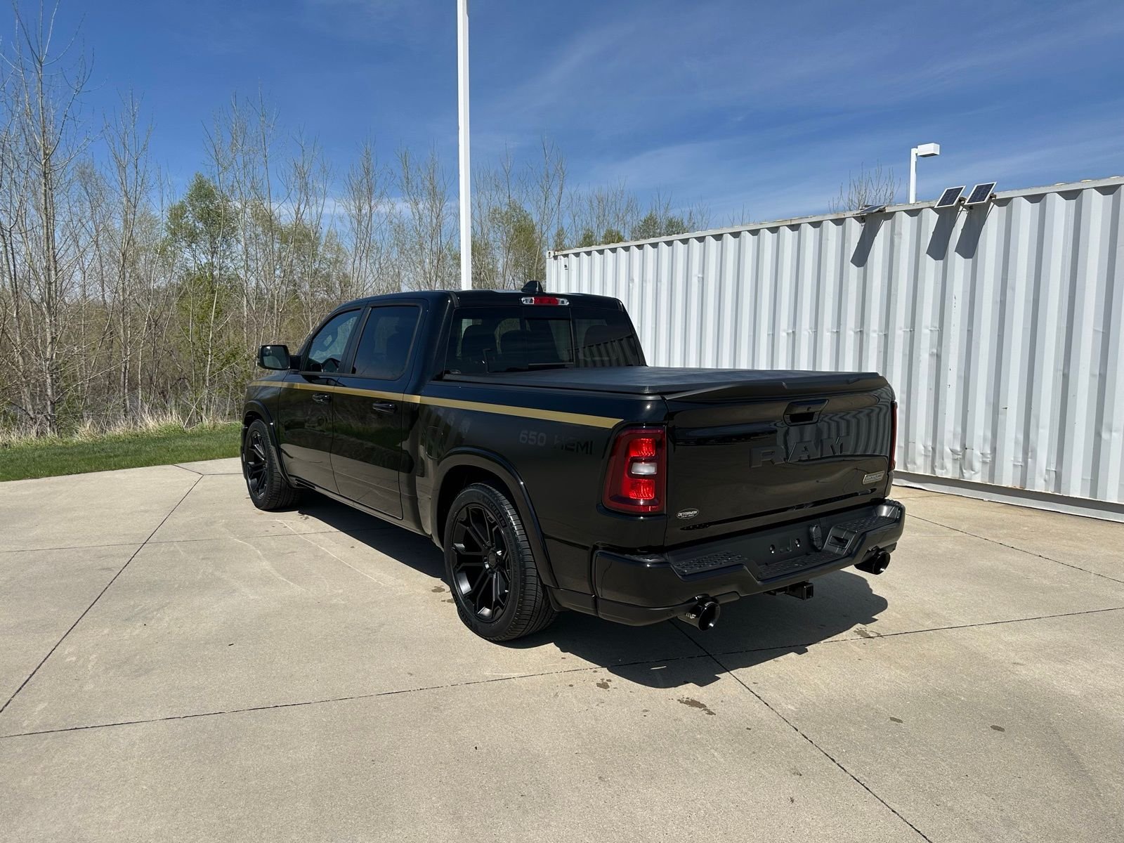 New 2026 Diamond Black Crystal Pearl-Coat Exterior Paint RAM Big Horn/Lone Star image 4