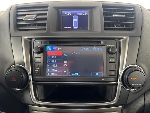 Used 2013 Classic Silver Metallic Toyota SE image 16