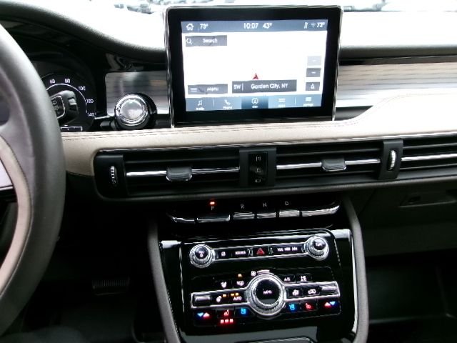 Used 2022 Pristine White Lincoln Standard image 9