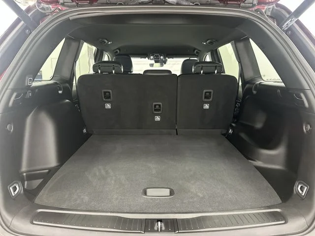 Used 2025 Red Jeep Altitude image 20