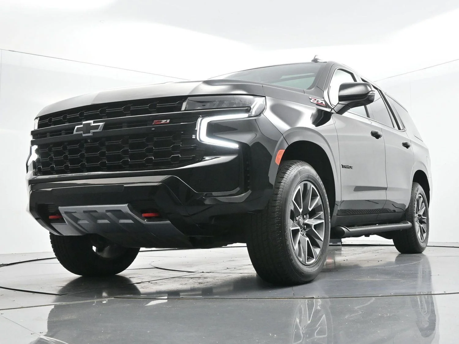 Used 2023 Black Chevrolet Z71 image 45