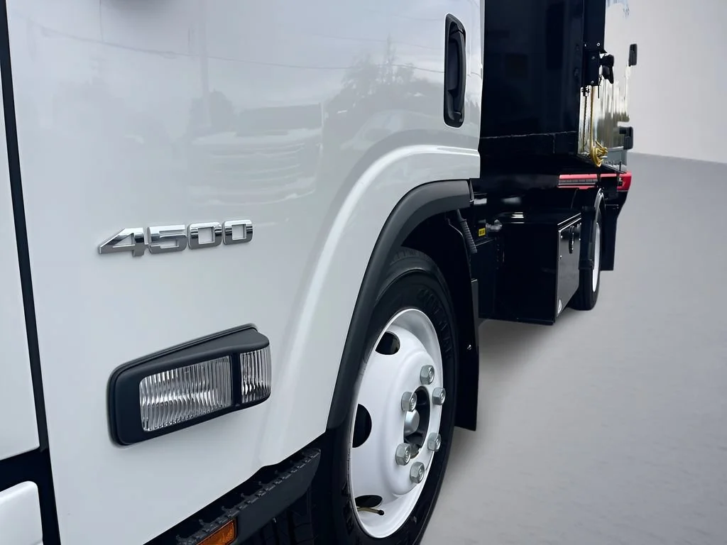 Used 2024 Arc White Chevrolet 1WT image 25