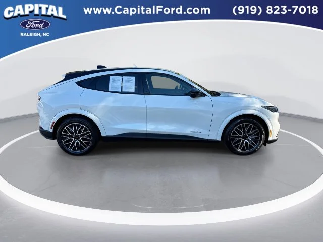 Used 2025 White Ford Premium image 9